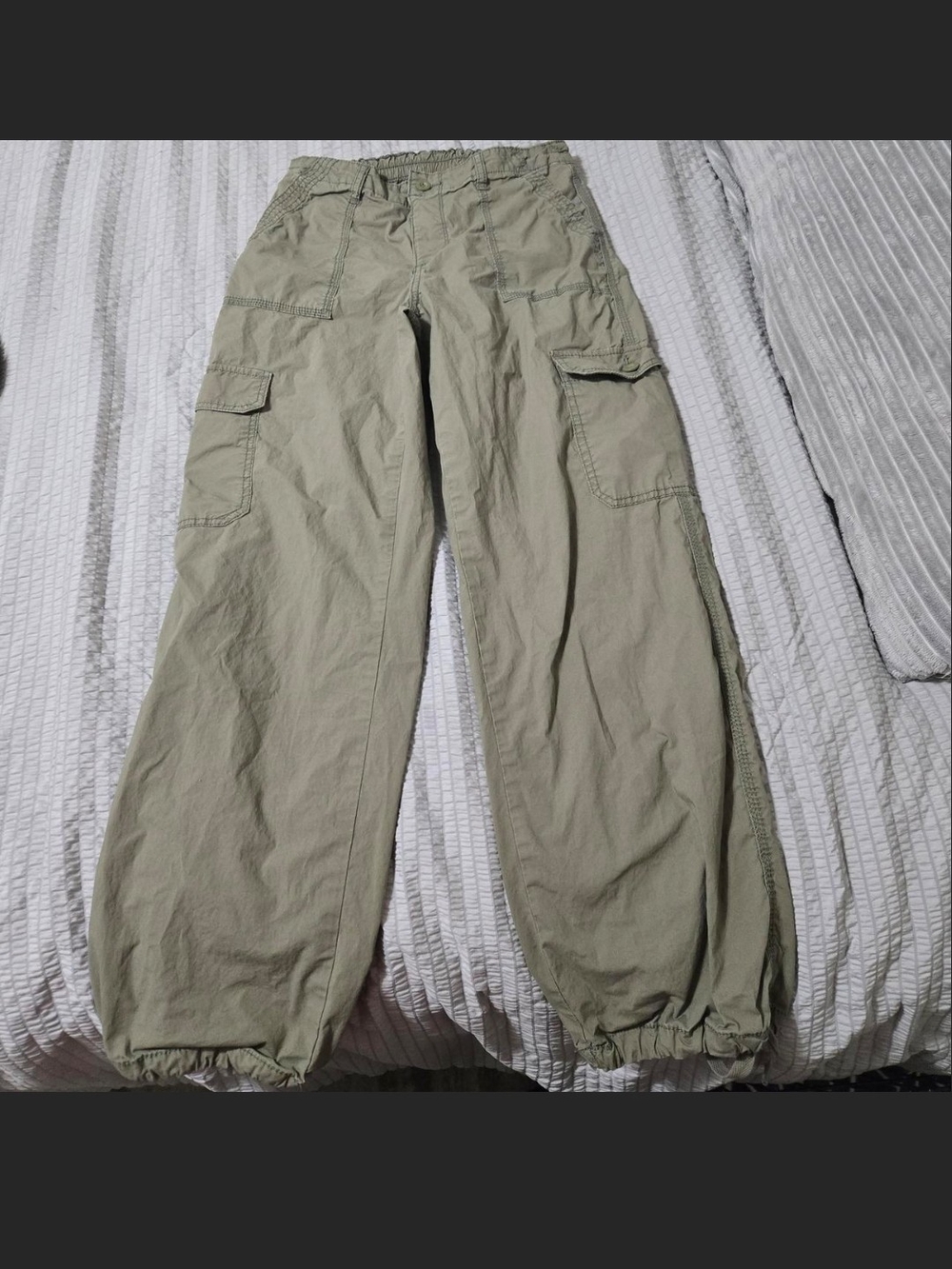 No Boundaries Olive Green Cargo Pants